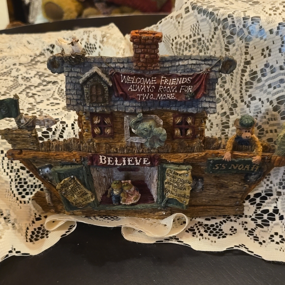 Decorative BOYDS Noah's Ark Figurine